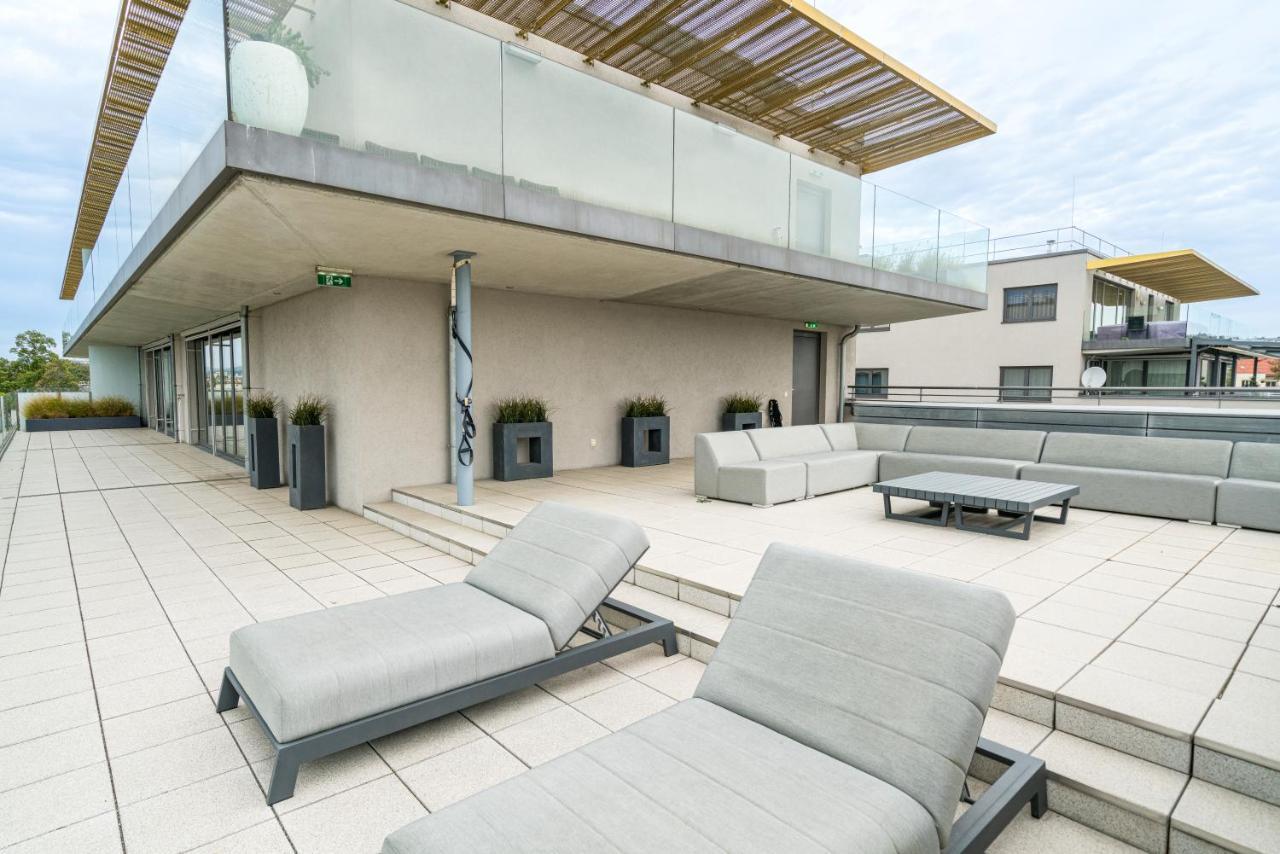 Residence, Schlossallee - Schonbrunn * Wien
