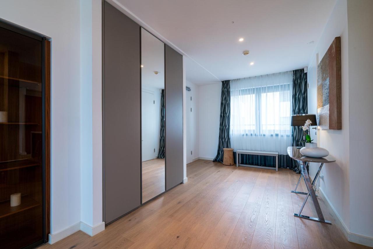 Residence, Schlossallee - Schonbrunn * Wien